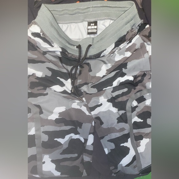 Workout clothes from under armour purchased a few months ago - Picture 3 of 3